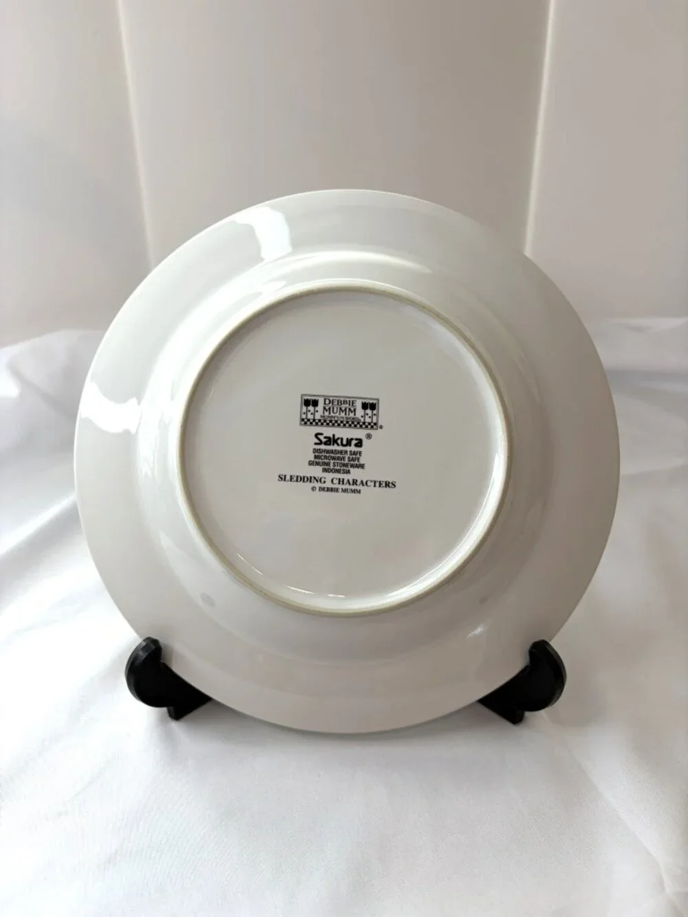 Vintage Debbie Mumm Sledding Characters Christmas Plate Sakura 8.25
